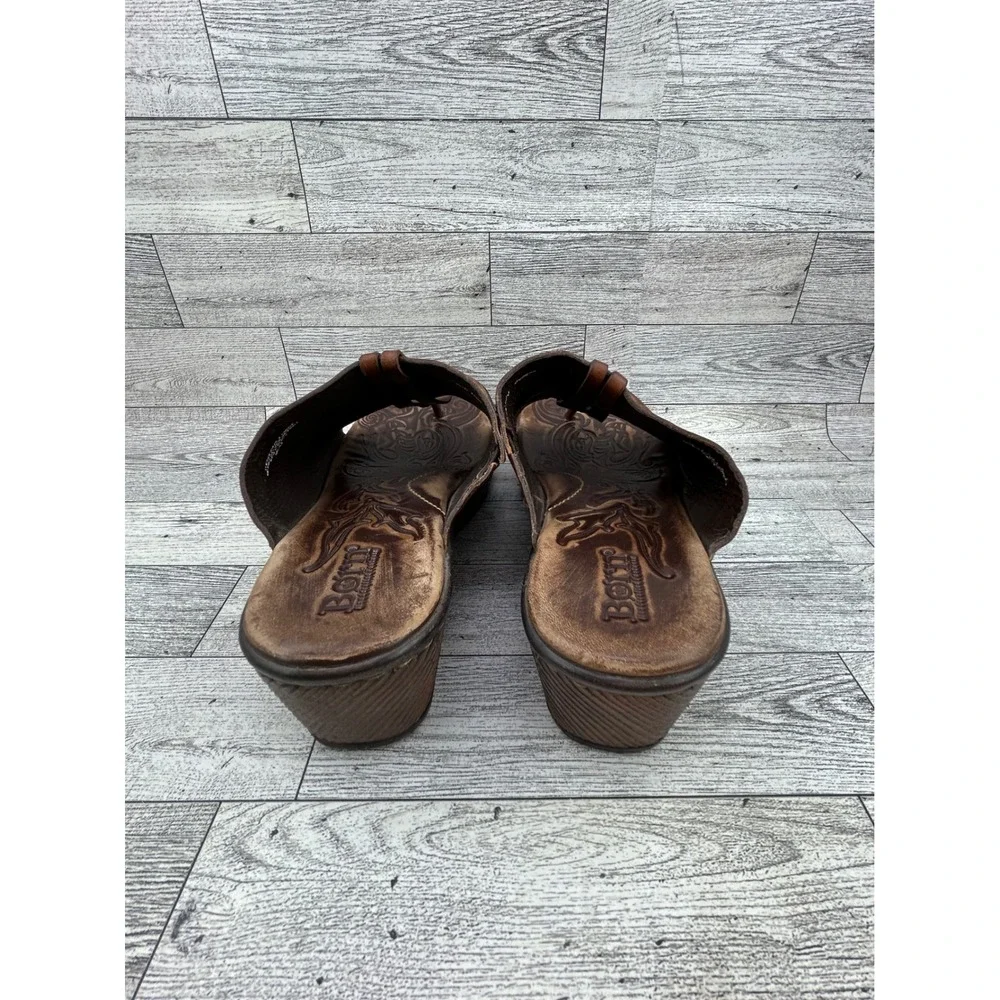 Born Brown Leather Tooled Footbed Thong Wedge Sandals B89626 Women Sz US8 EU39